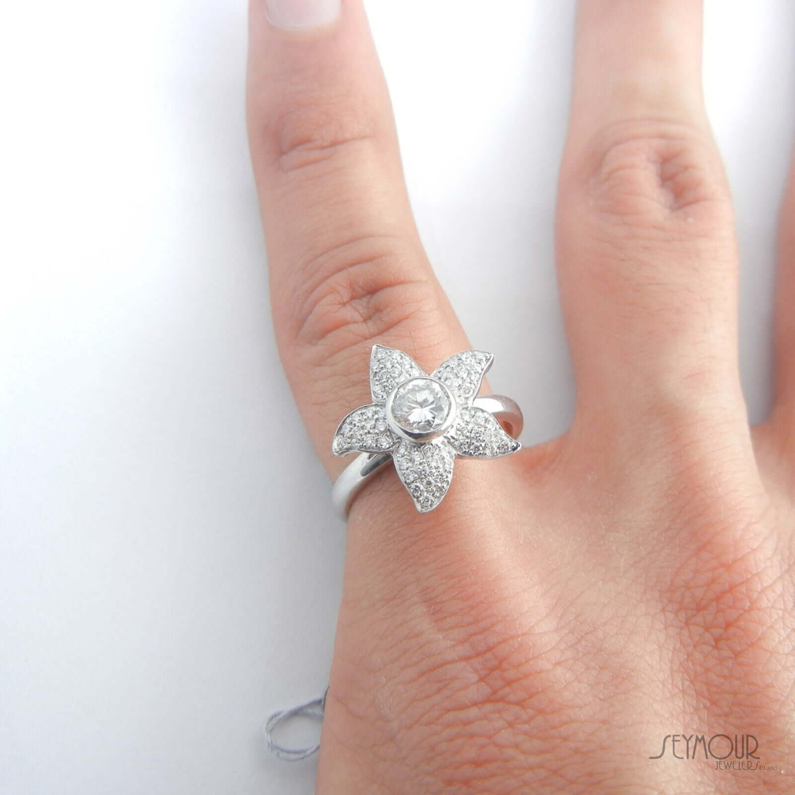 1.02ctw Diamond VS2/H w/ Micro Pave Starfish Flower 18K White Gold Ring - Image 5