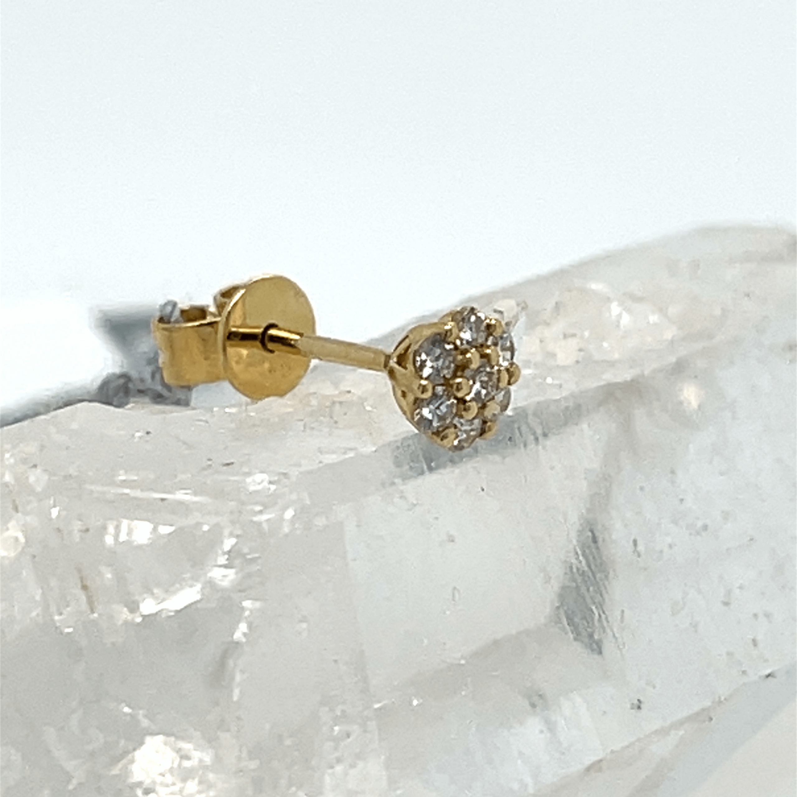 0.21ct round diamonds in yellow gold studs - Image 3