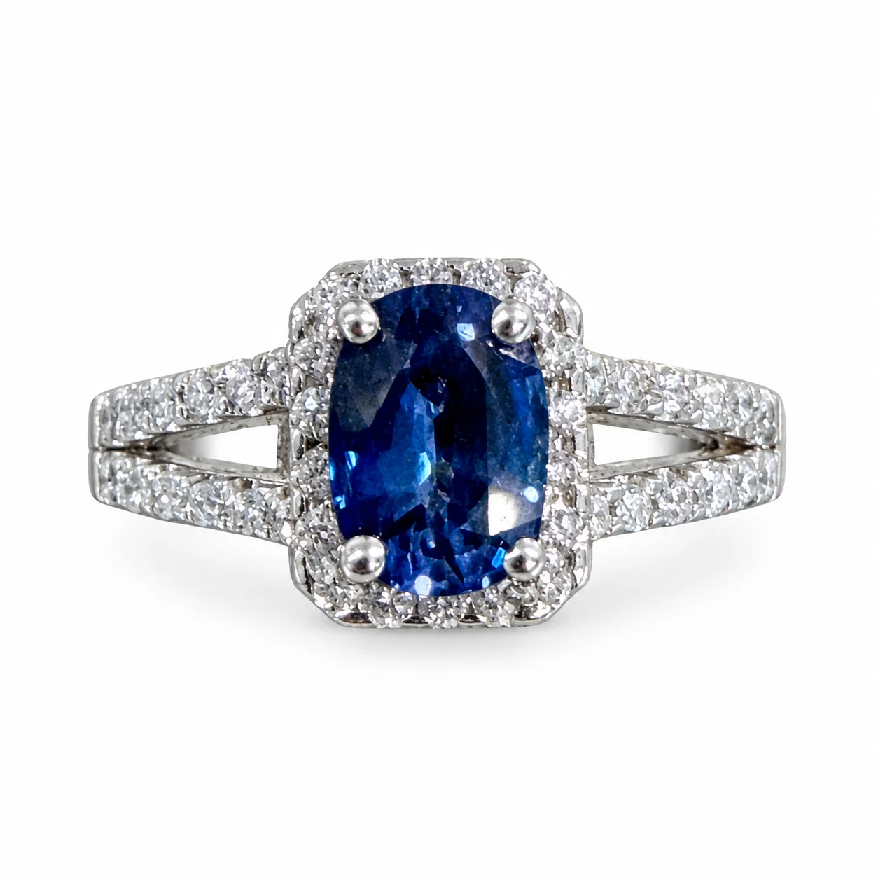 Cushion cut Blue Sapphire in White Gold