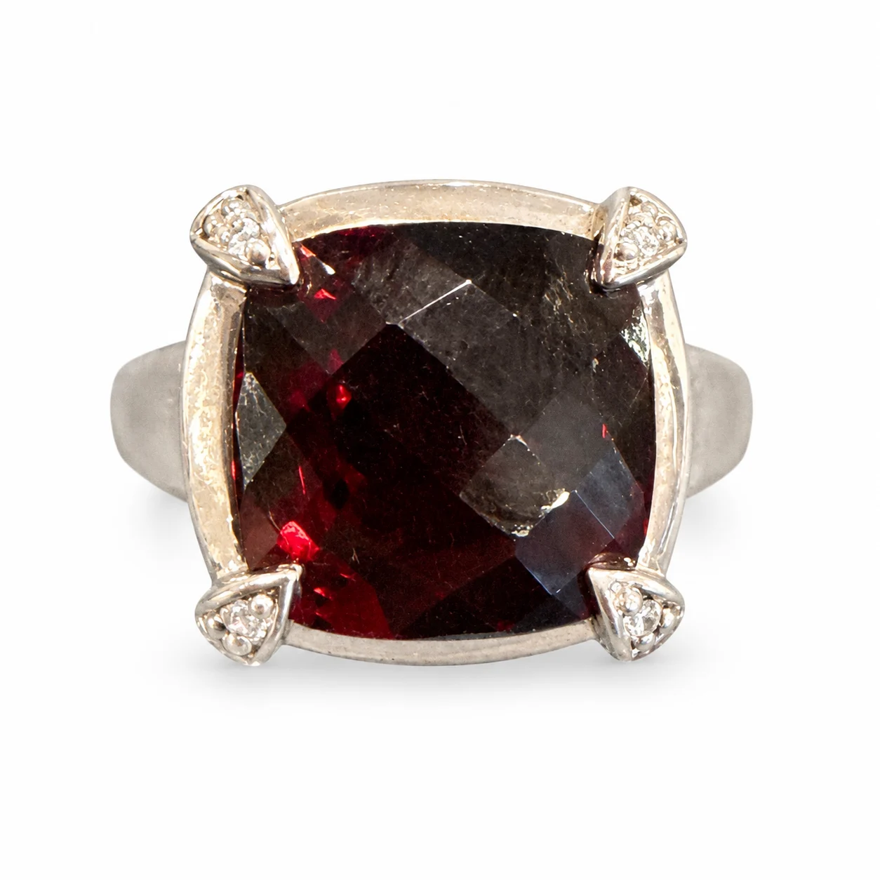 Cushion Garnet in White Gold
