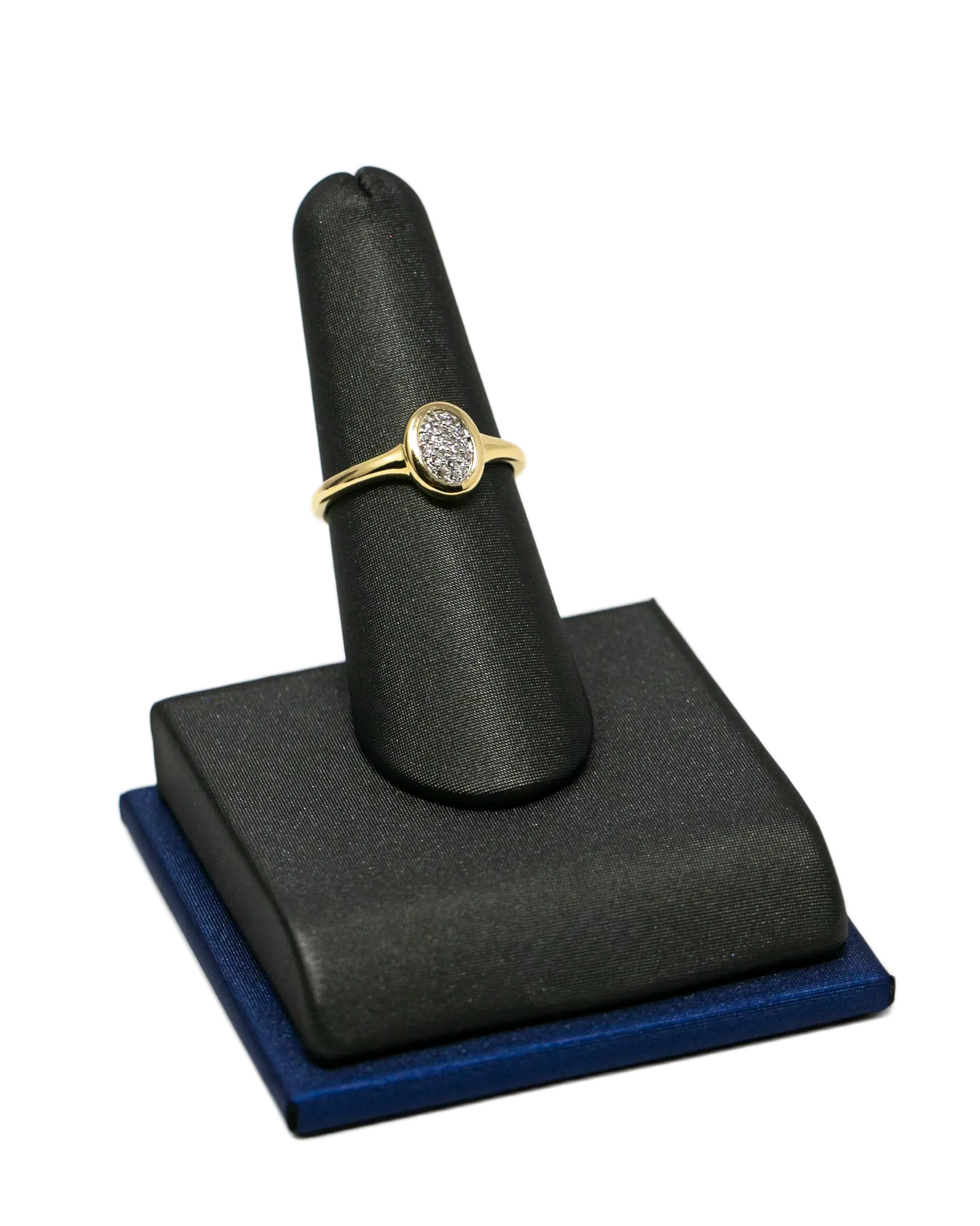 Oval Diamond Ring in Yellow Gold
