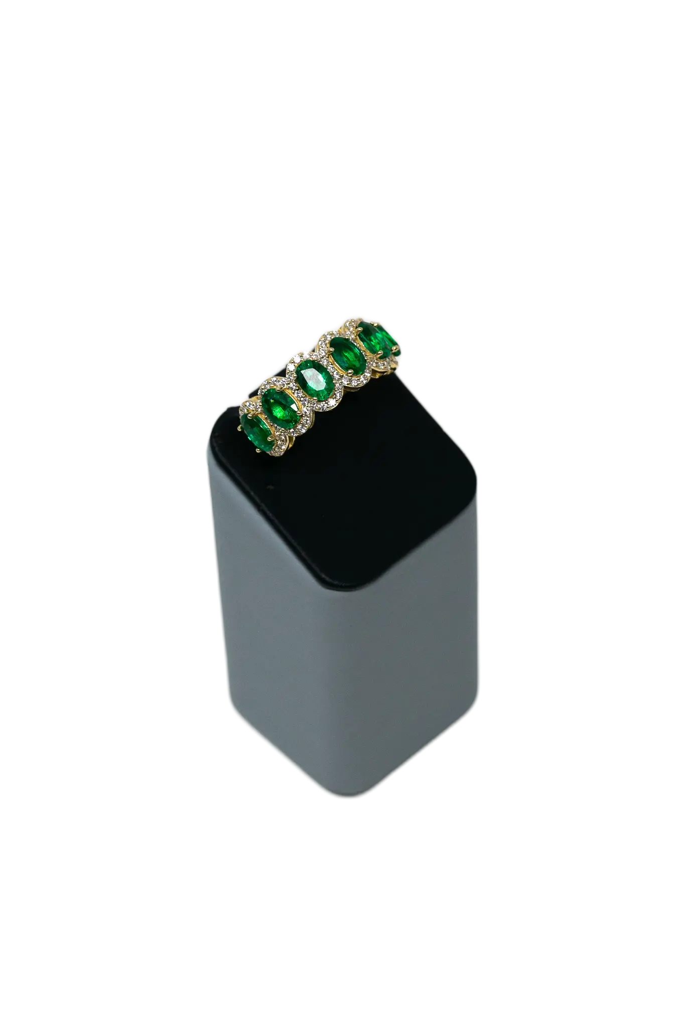 Oval Emerald With Diamond Halo in Yellow Gold